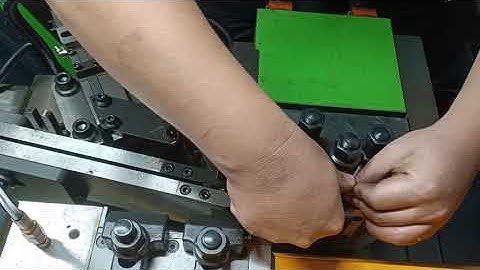 Install Twin Side Rolling Die - Chien Tsai Thread Rolling Machine