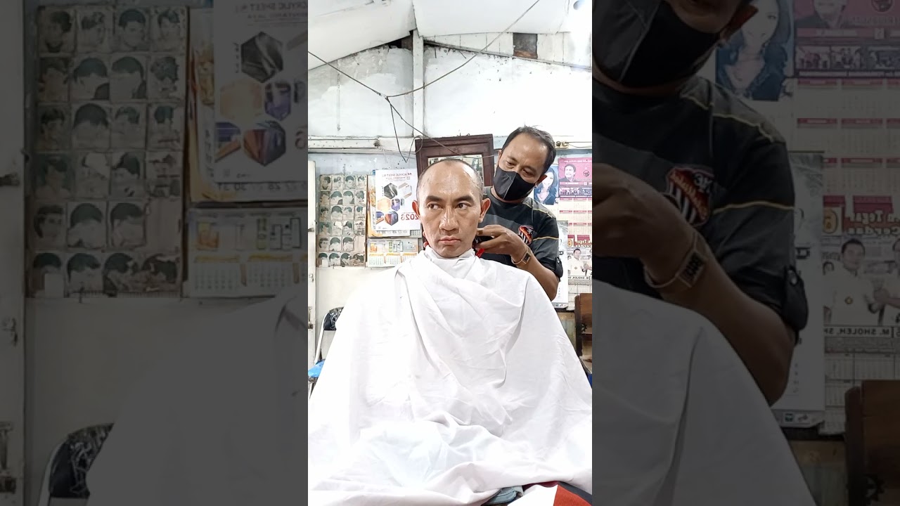 Yang dipotong apanya,Botak gitu,Aneh nih tukang potongnya.