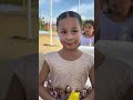 Dos niñas demostraron que los valores valen más que cualquier riqueza😳parte(3)
