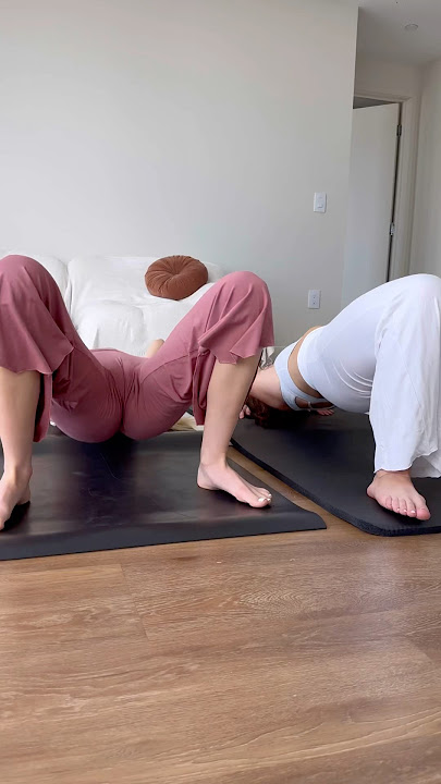 Extra bendy back bend @CiaraStretches #yoga #yogapants