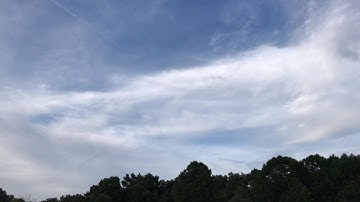 Time-lapse - Cirrus clouds and contrails