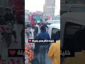 تصرف بعفوية بائع مصري صعيدي يلقي البرتقال واليوسفي على شاحنة مساعدات متوجهة إلى غزة 