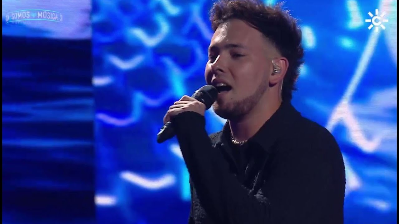 Hilario sorprende a Antoñito Molina en el plató de 'Somos Música' con su tema 'Bajo la luna'