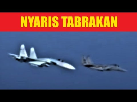 Video: Jet Tempur Hampir Bertabrakan Dengan Skydivers