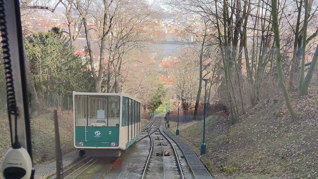 【プラハ観光】山頂のペトシーン公園へ向かうケーブルカー 世界の車窓から YouTube