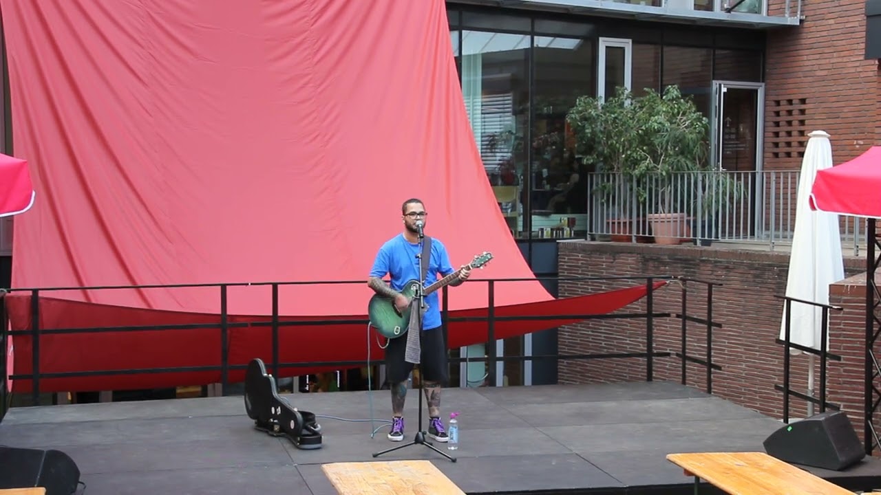 Der Devin spielt Gitarre // NipponCon 2024 // Part 5 - 5