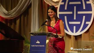 Fatma Said receives Hariri Gala Artistic Excellence Award