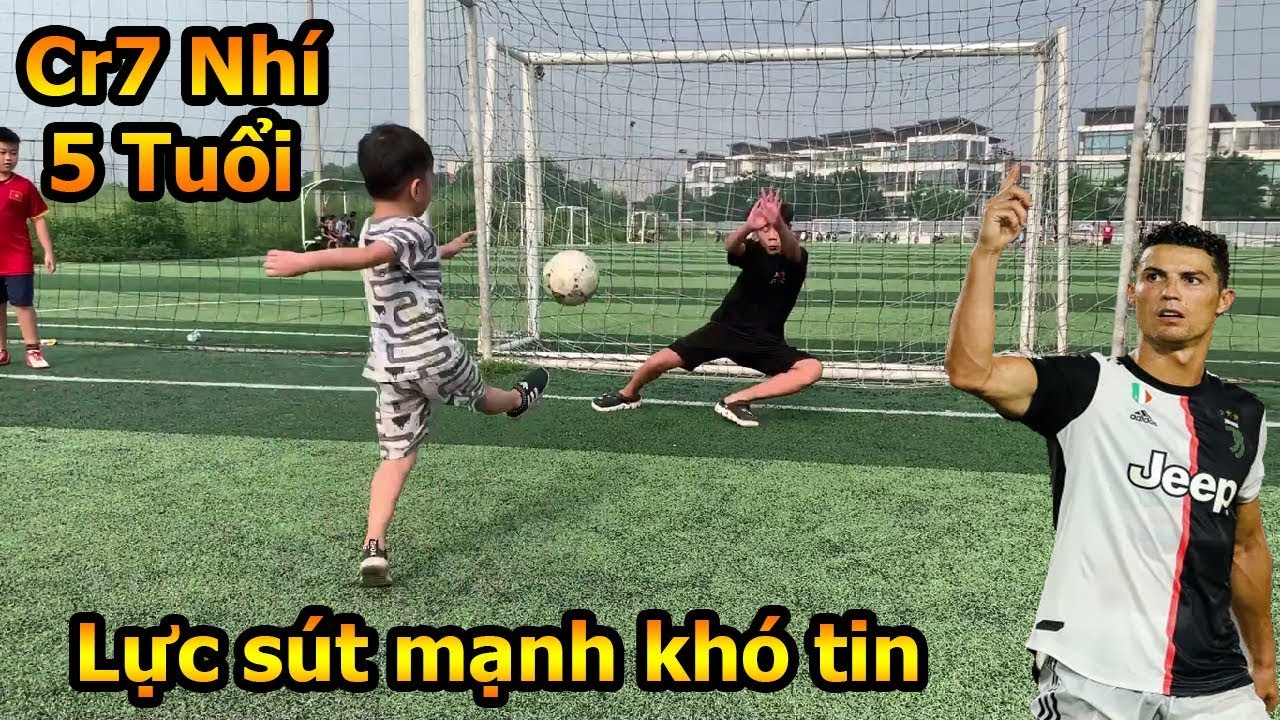 Thử Thách Bóng Đá với Ronaldo nhí Việt Nam 5 tuổi với... - youtube