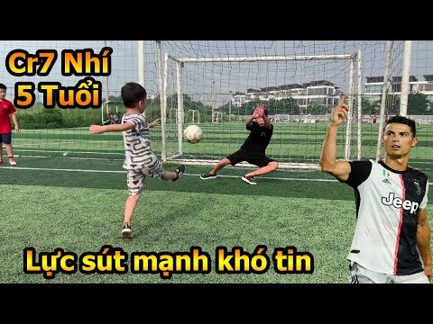 Video Thử Thách Bóng Đá với Ronaldo nhí Việt Nam 5 tuổi với... - youtube