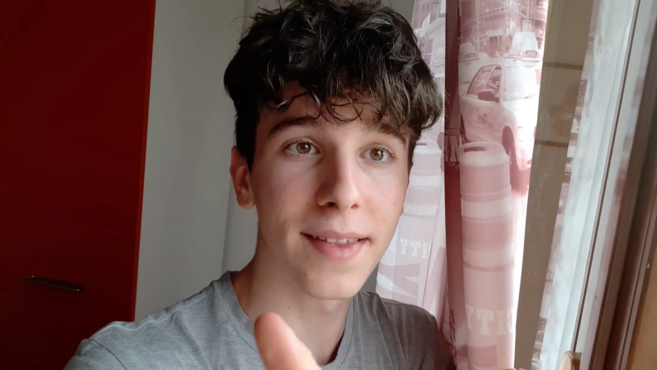 Provo ad imitare Michael Righini - YouTube