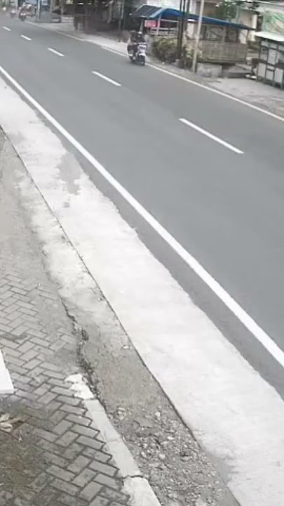 REKAMAN CCTV KECELAKAAN DI JALAN IR SUKARNO KOTA BLITAR SABTU 17 MEI 2025