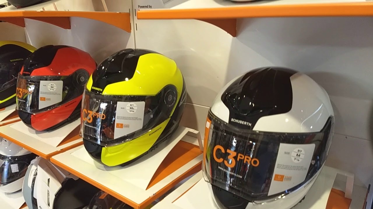 panoramica caschi moto negozio in vendita da Motoneracing a Como in Via  Varesina 98 - YouTube
