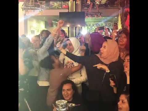 حمو بيكا خربها مع البنات علي مهرجان ابن الجيهه من كافية في اسكندرية لايف