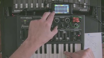 How an Analog Synth Distorts Waveforms on Oscilloscope
