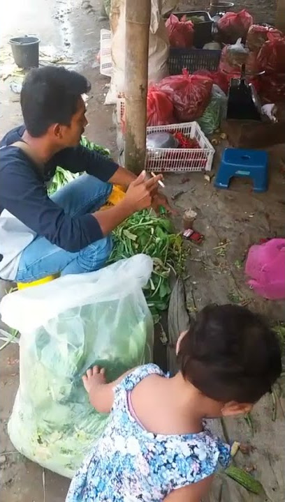 suasana pasar di depan rumah nama ya pasar rebo,pasar gerebeg