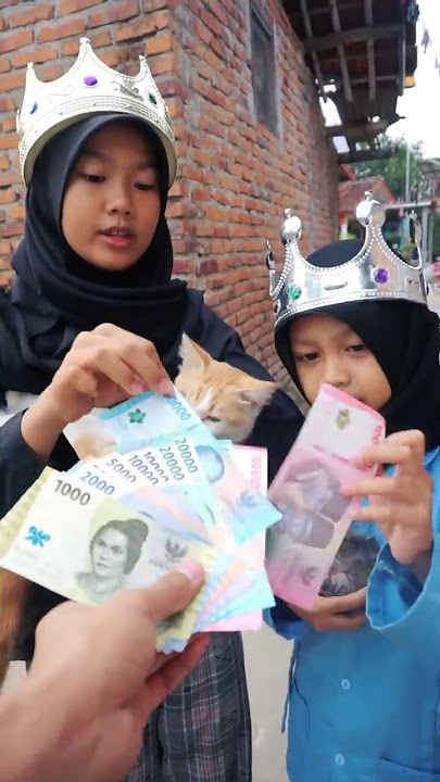 Bagi Uang ke Sombong Vs Baik Pelihara Kucing #Shorts