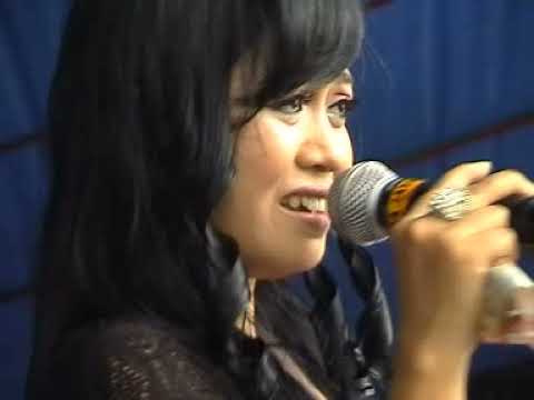 Menanti Janji - Lilin Herlina - New Pallapa live Karang Pilang 2008