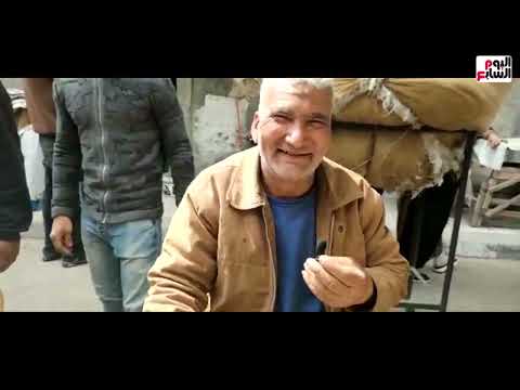 شاهد بيع أحجار النيزك بسوق الجمعة بالإسكندرية يصنع منها الحلى والإكسسوارات