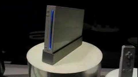 E3 2006: Showing off Wii console and accessories.