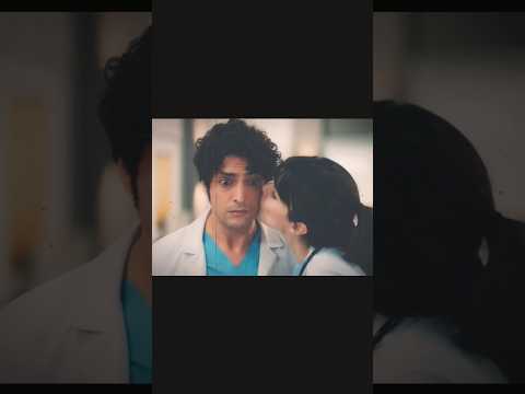 نزلي يقبل علي  