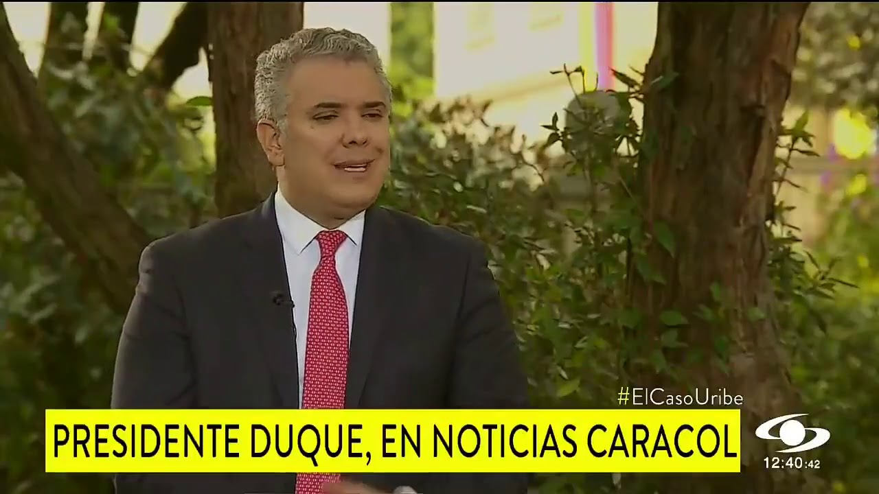 Se está extralimitando el presidente Iván Duque en su defensa a Álvaro  Uribe?