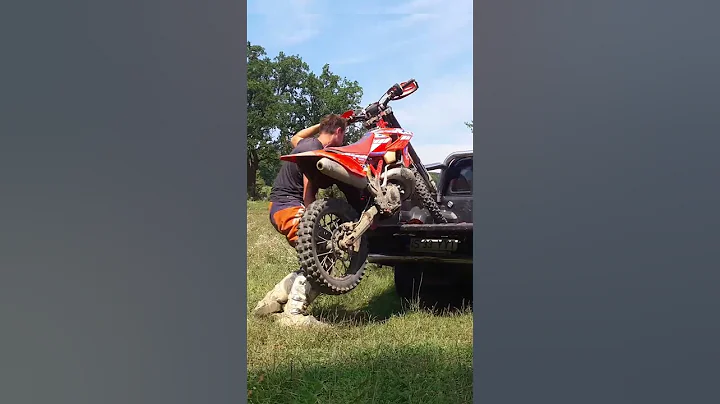 How to Load a Dirtbike without ramps - The Easy & Fast way #dirtbike #loading