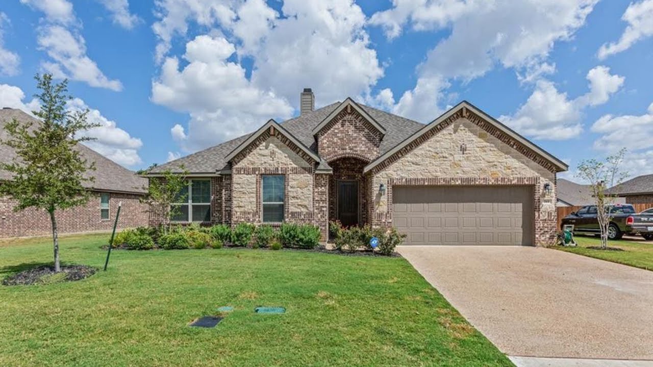 Gorgeous Home For Sale In Trails of Oakridge and Midway ISD