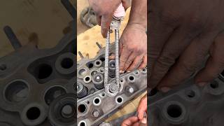 Perfect valves keeper installation trick #valve #automobile #shorts #mechaniclife #ytshorts #fyp