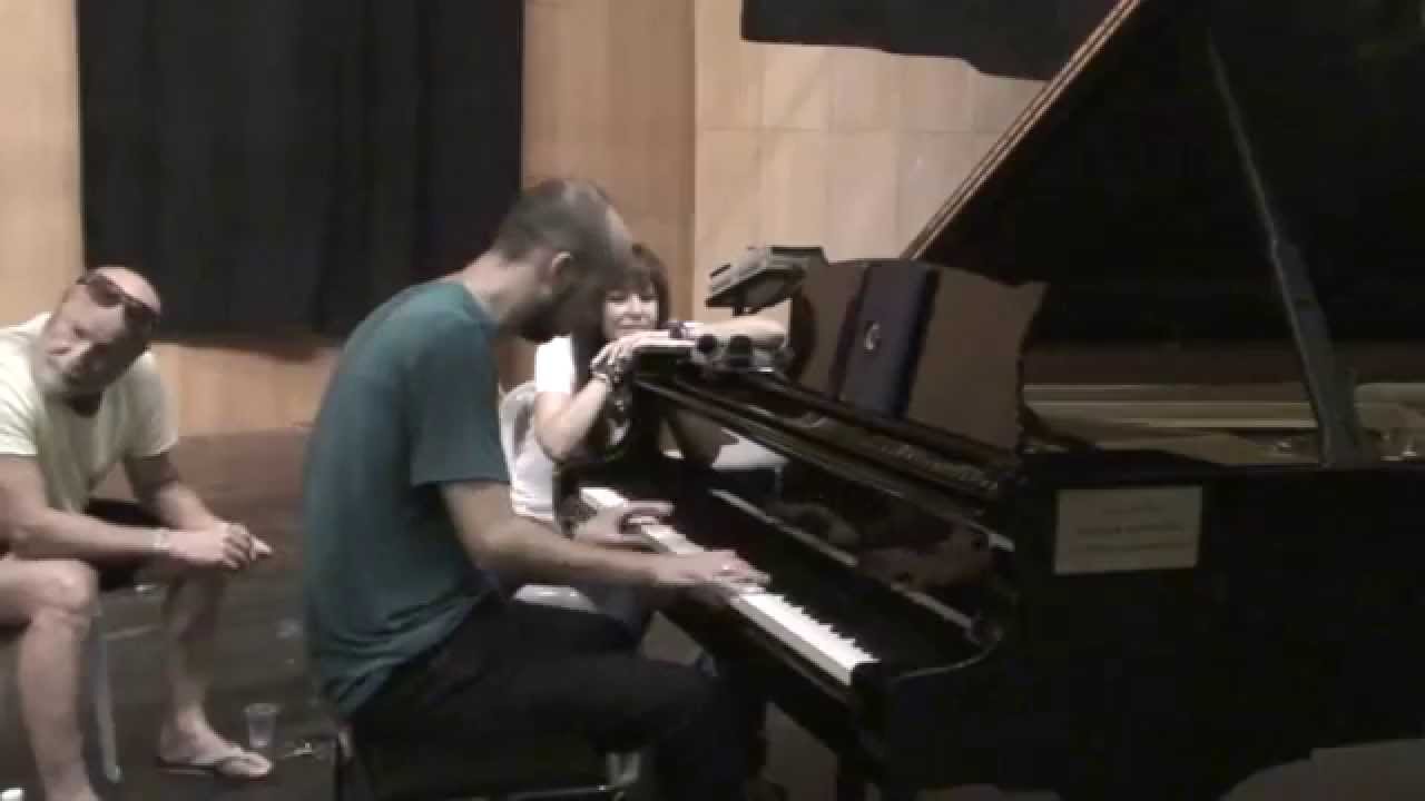 בלדה לשוטר - אהוד מנור (כל הרחובות) - גרסת פסנתר