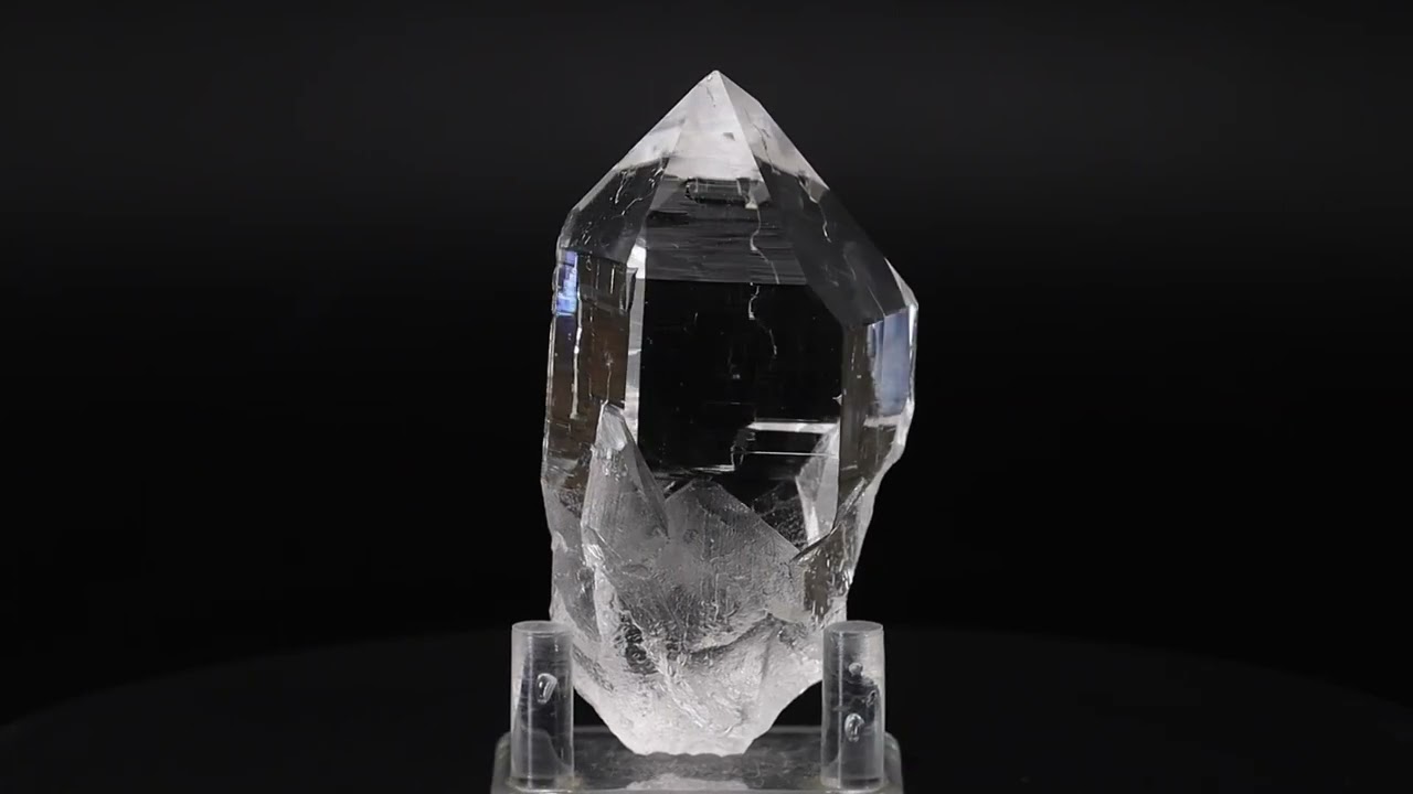 マニハール産ヒマラヤ水晶ポイント846 - YouTube