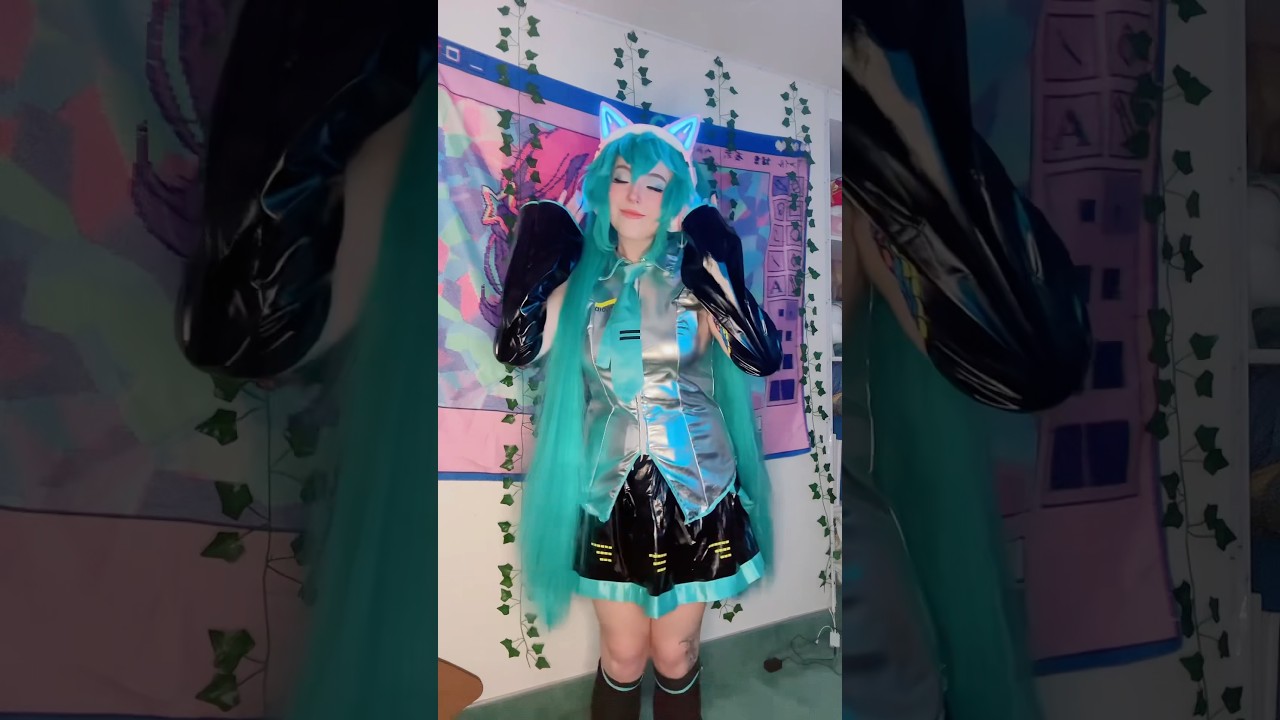Miku 🤝 dance emotes #phonk #music #miku #hatsunemiku #vocaloid #cosplay #cosplaygirl #dance