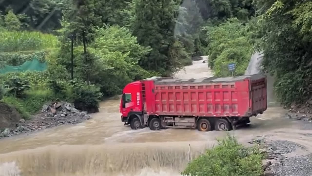 Extremely crazy truck driving.Dangerous transportation YouTube
