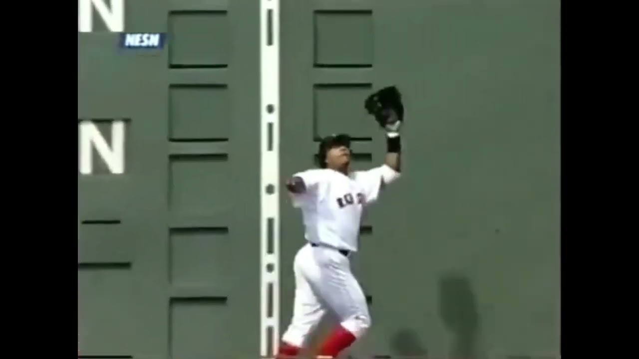 マニー・ラミレスがグリーンモンスターで素晴らしいキャッチをして、9