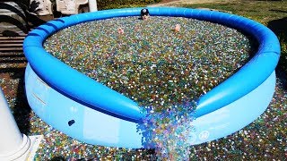 What Happens If You Throw Sodium Bomb in Giant Orbeez Pool?