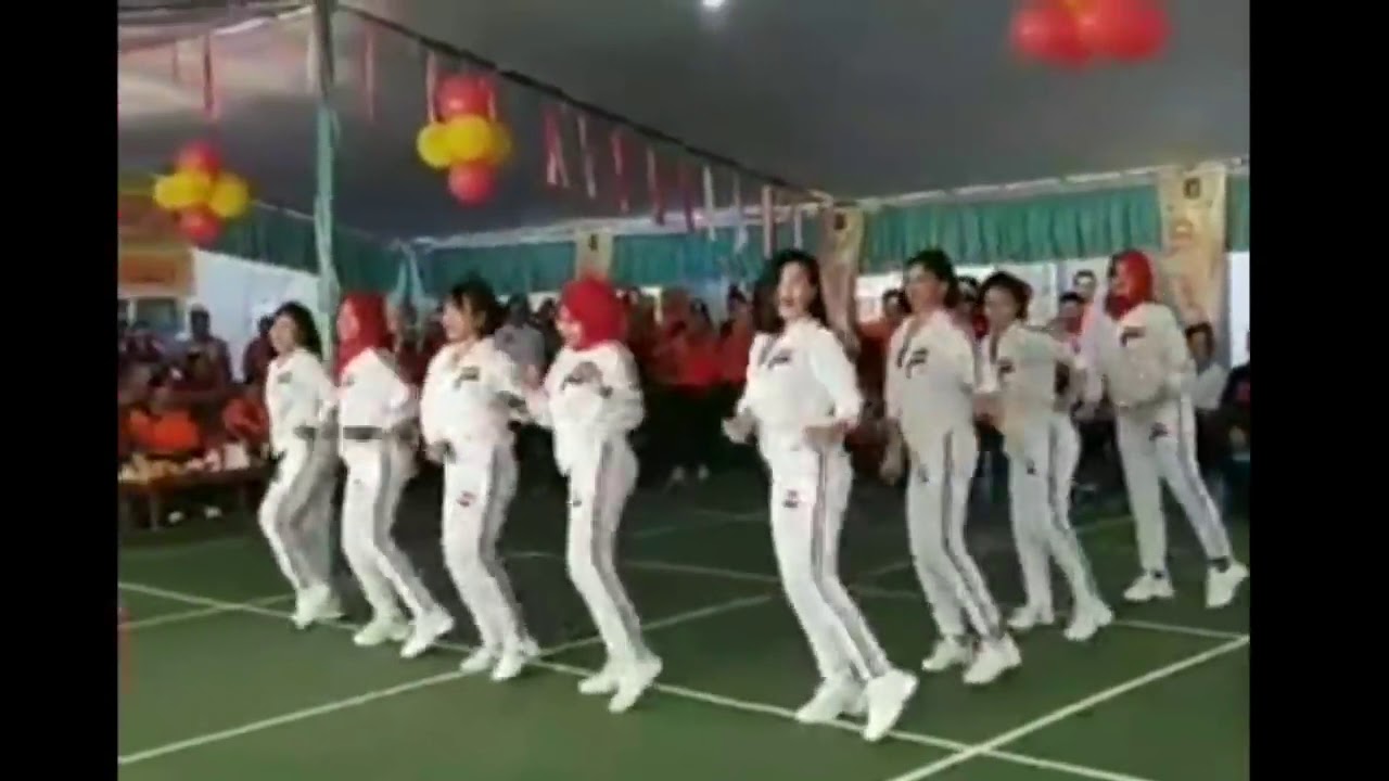 LAPAS PEREMPUAN MANADO JUARAI LOMBA SENAM TOBELO