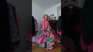 Recreating Carrie Bradshaw’s iconic style | This is Sex and The City #sexandthecity #carriebradshaw