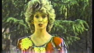 Mary Hart can sing!