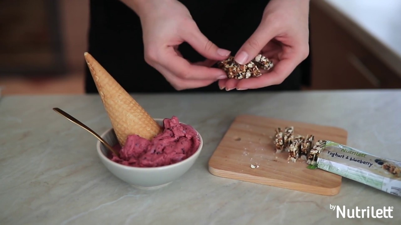 Nyttig yoghurtglass med Nutrilett Yoghurt & Blueberry Bar