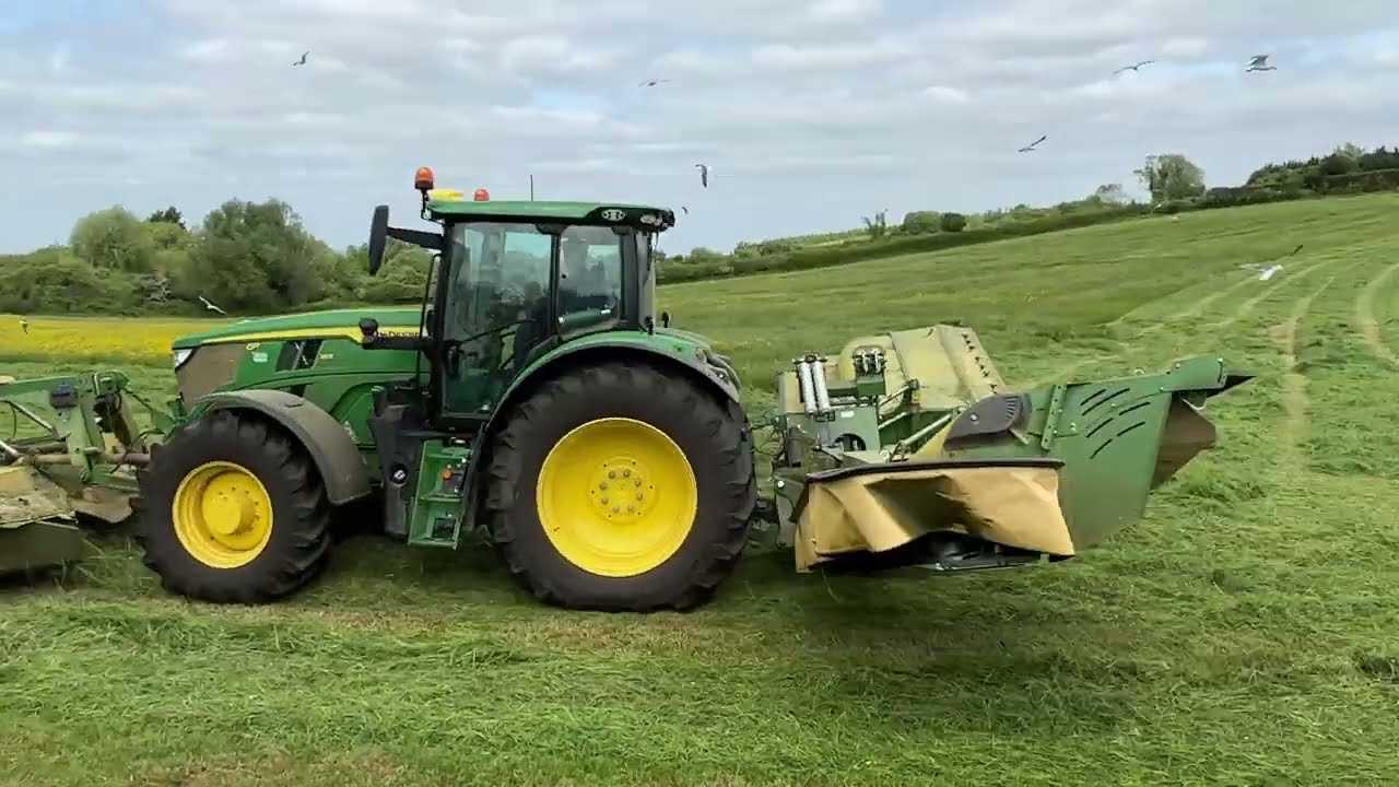 John Deere 6R-185 Triple Mowers-Mowing for Hay