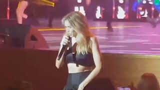 Брежнева упала во время выступления из-за Баскова Брежнева упала во время выступления из-за Баскова