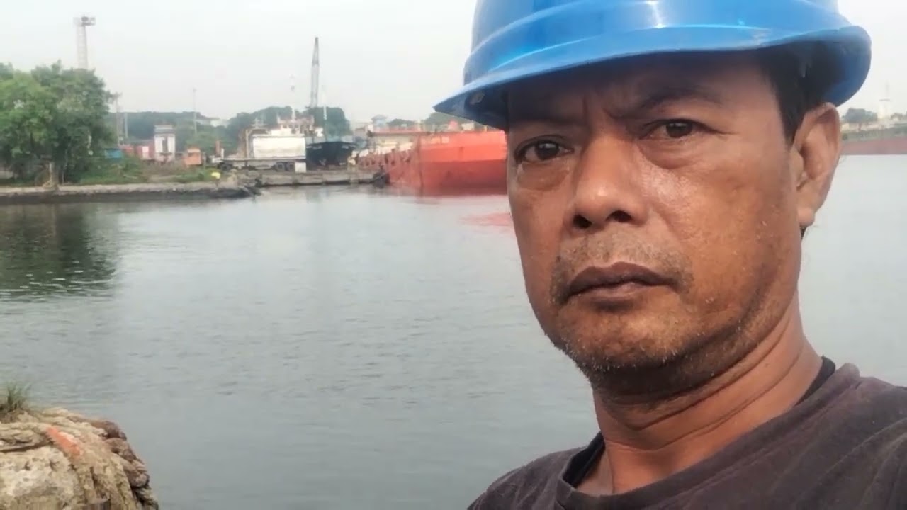 PT.dkb cirebon kmp.munic v keluar docking di galangan cirebon