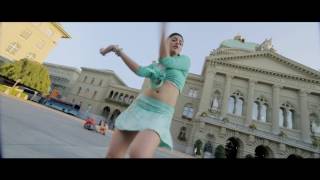 Shruti Hassan Hot Hip Shake And Navel Show Slow Motion
