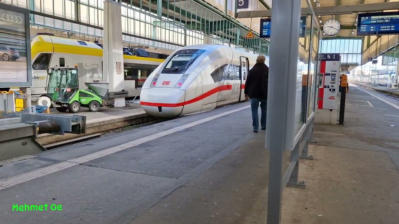 Stuttgart: Verkehrsknotenpunkt mit Bahnhof und Bus