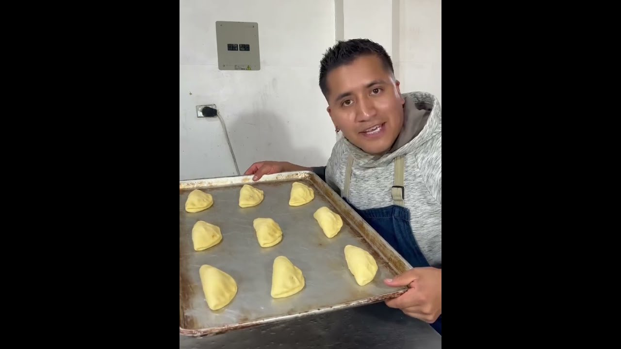 Hoy haremos empanadas con queso y salchicha