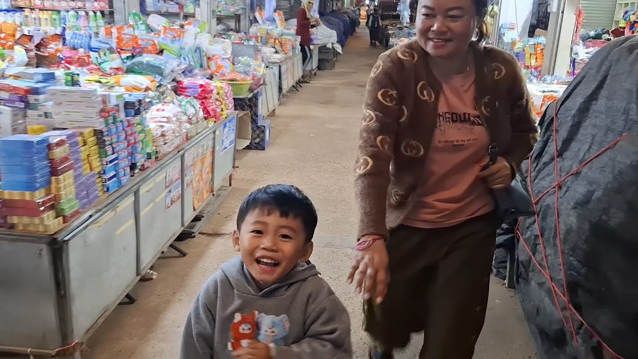 พาลูกเมียมาเดีนตลาดปากช่อง พอได้ของชวนพ่อแม่กับบ้าน😂26 ธันวาคม ค.ศ. 2025