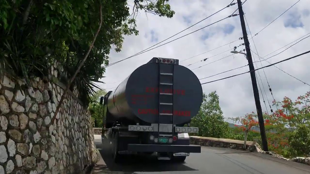 Entering Mount Rosser | Jamaica