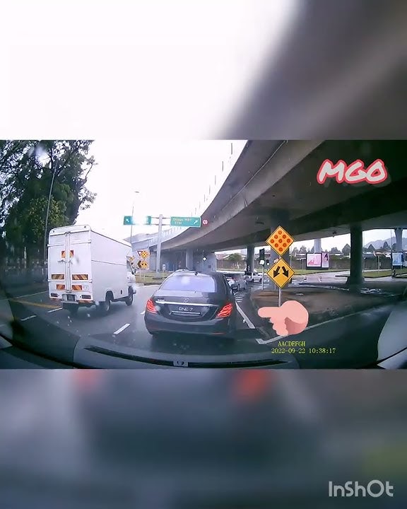 Malaysian attitude. Perangai mcm sakai,buang sampah merata2. #dashcam