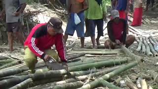 Jelang kemarau, warga Kuningan bendung Sungai Cisanggarung
