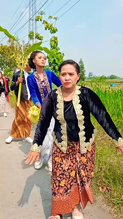 asyik banget bundaku#cover #music #dance #dj#remix #djremix #karnaval #shorts