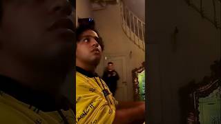 Tak Diye Ortaya Girdi